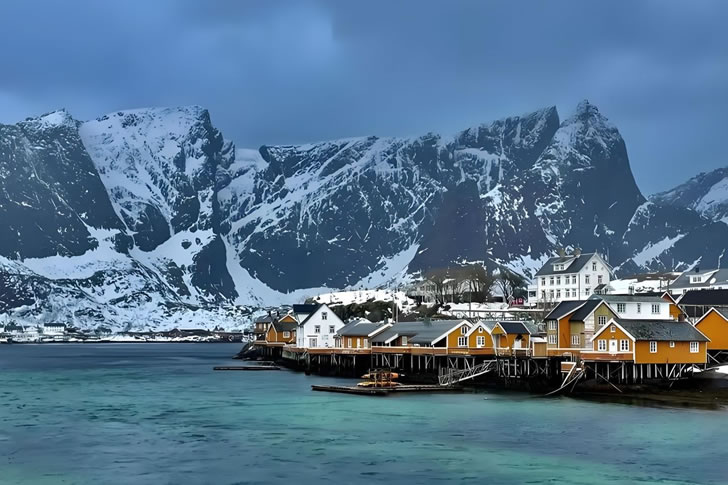 Can You Guess the Locations of These Famous Tourist Spots?