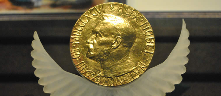 Can you name the trailblazing woman who made history as the first female recipient of the Nobel Peace Prize in 1905?