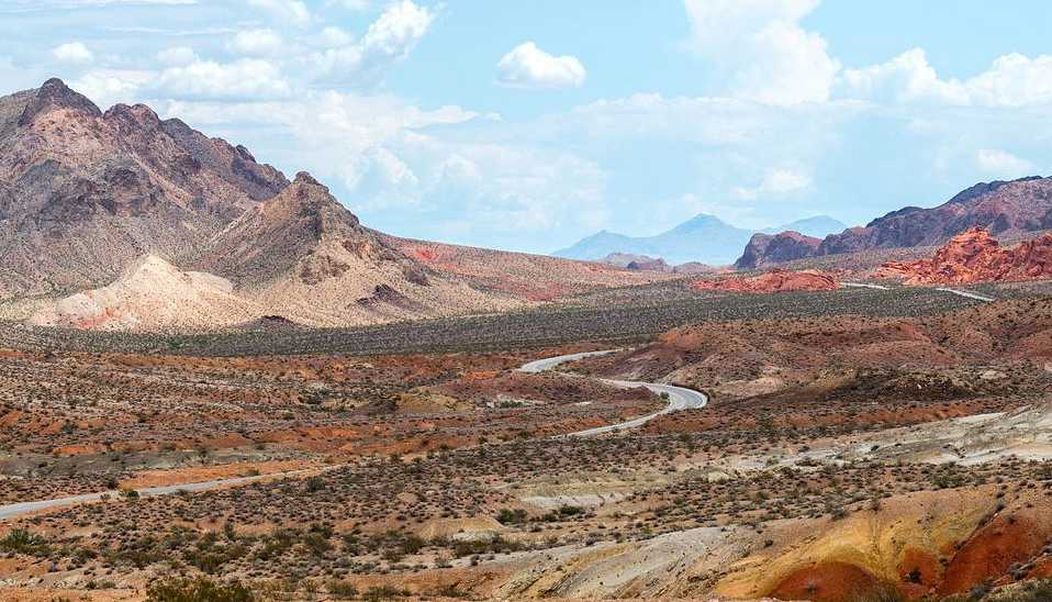 Blink and think — which state sits directly along the southern border of Oregon?