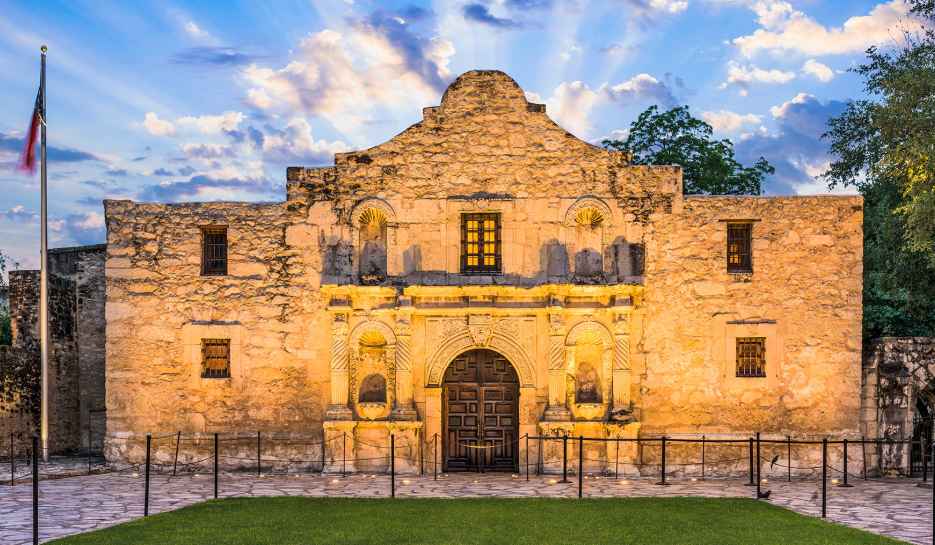 Quick — can you spot this former Franciscan mission, remembered forever as a monument to Texan independence fighters?