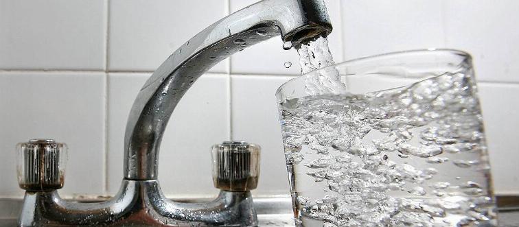 Blink and think: what element does the O represent in the chemical formula H2O?