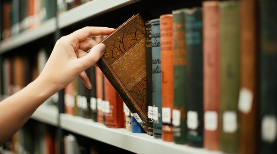 If You Can Guess 50% of These Books Just By Their Chapter Titles, You’re Basically a Literary Genius!