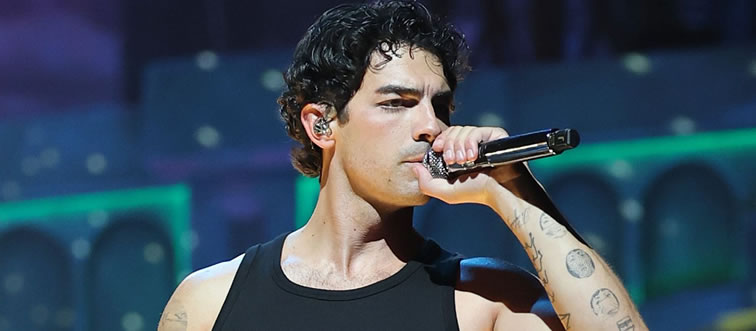 Quick — which pop icon had a highly publicized relationship with Joe Jonas back in 2008?